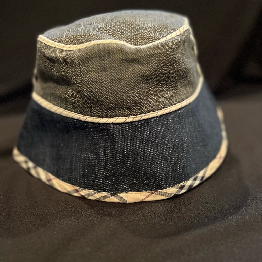 Burberry Children’s Bucket Hat - Picture 3 of 8